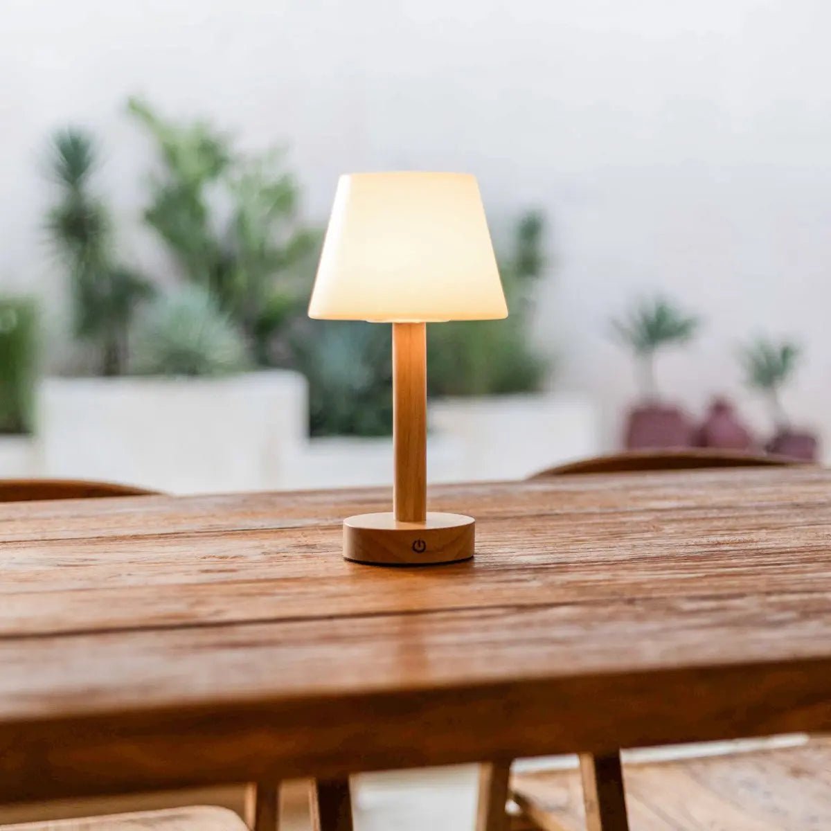 Zoë Light Brown Wooden Lamp – Dimmable Rechargeable Design - CozyVibe.eu